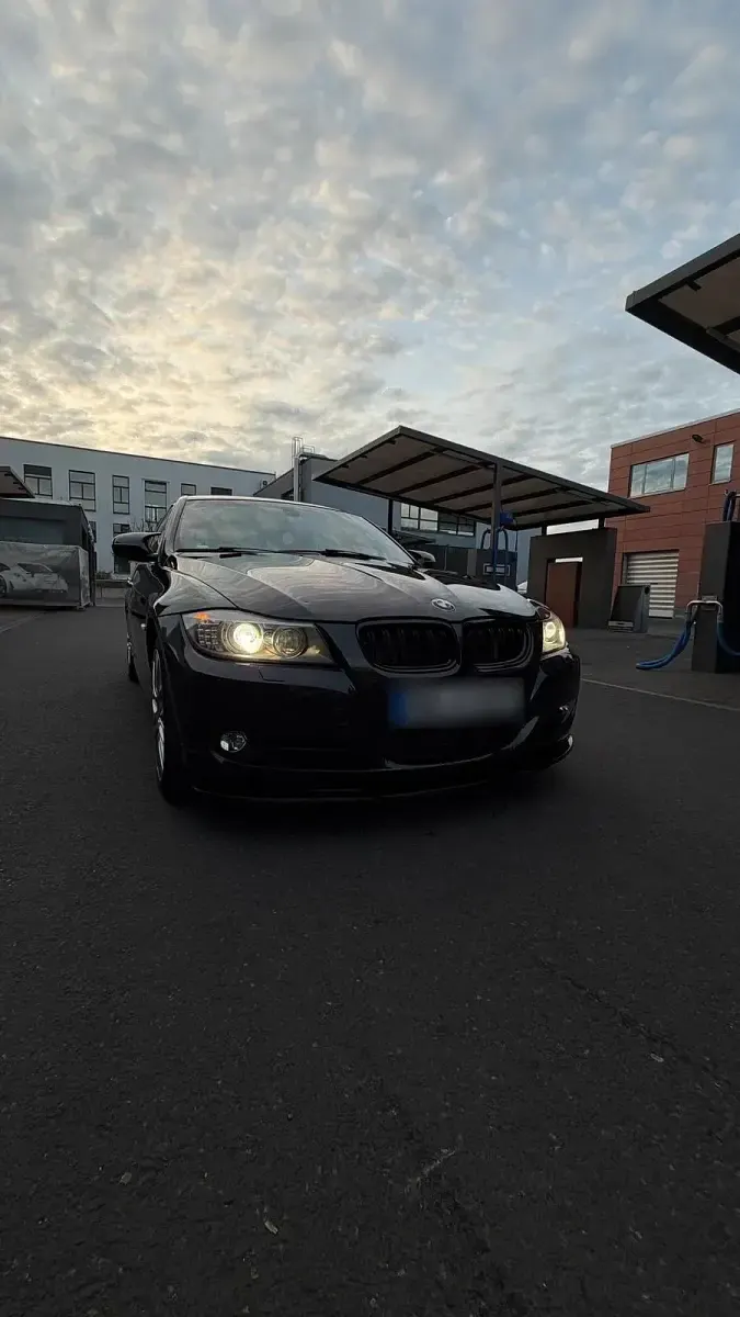 Gebraucht BMW 320 Lifestyle 184 PS (135 kW) 2011 Schwarz Limousine