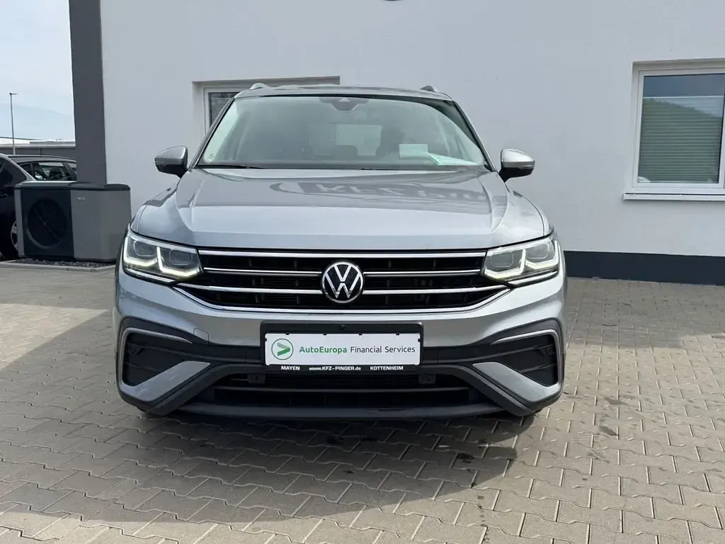 Gebraucht VW Tiguan Allspace Life 200 PS (147 kW) 2023 Silber SUV