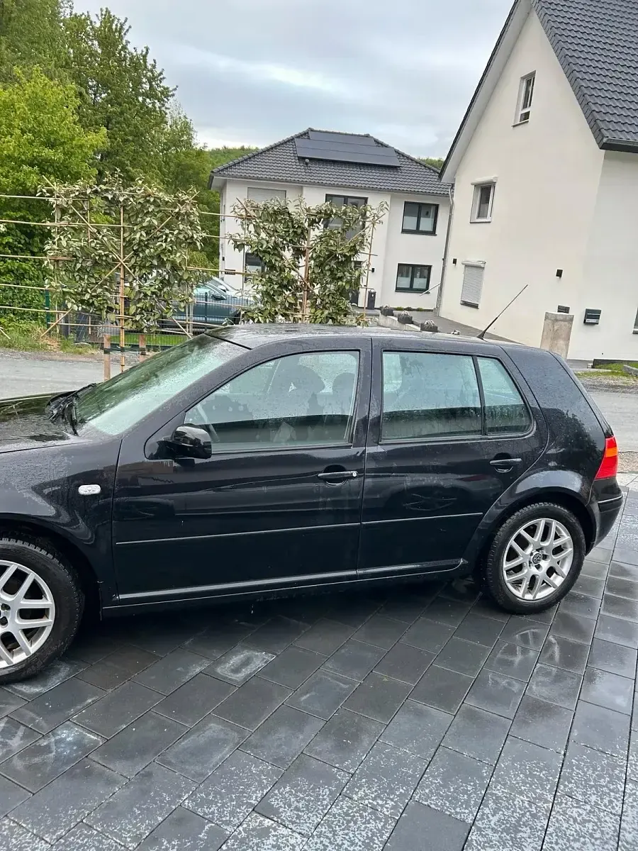 Gebraucht VW Golf IV 100 PS (73 kW) 2002 Schwarz Kleinwagen