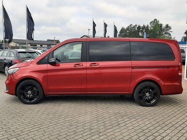 Gebraucht Mercedes V300 Avantgarde Edition 239 PS (175 kW) 2023 Rot Van / Kleinbus