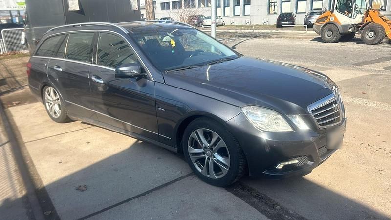 Gebraucht Mercedes E250 Avantgarde 204 PS (150 kW) 2009 Grau Kombi