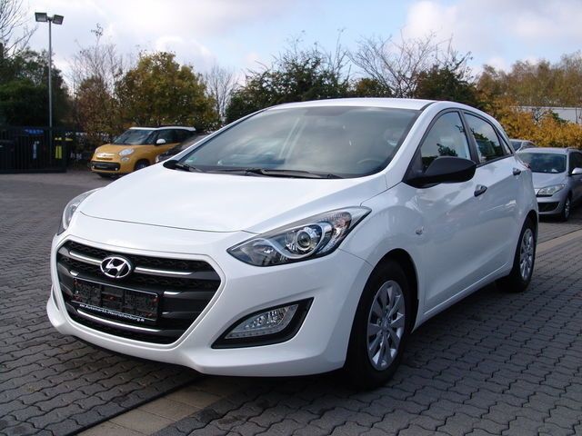 Weiß Gebraucht 2016 Hyundai i30 Classic Coupé | 11.770 € (Fairer Preis) - Bild 1/4