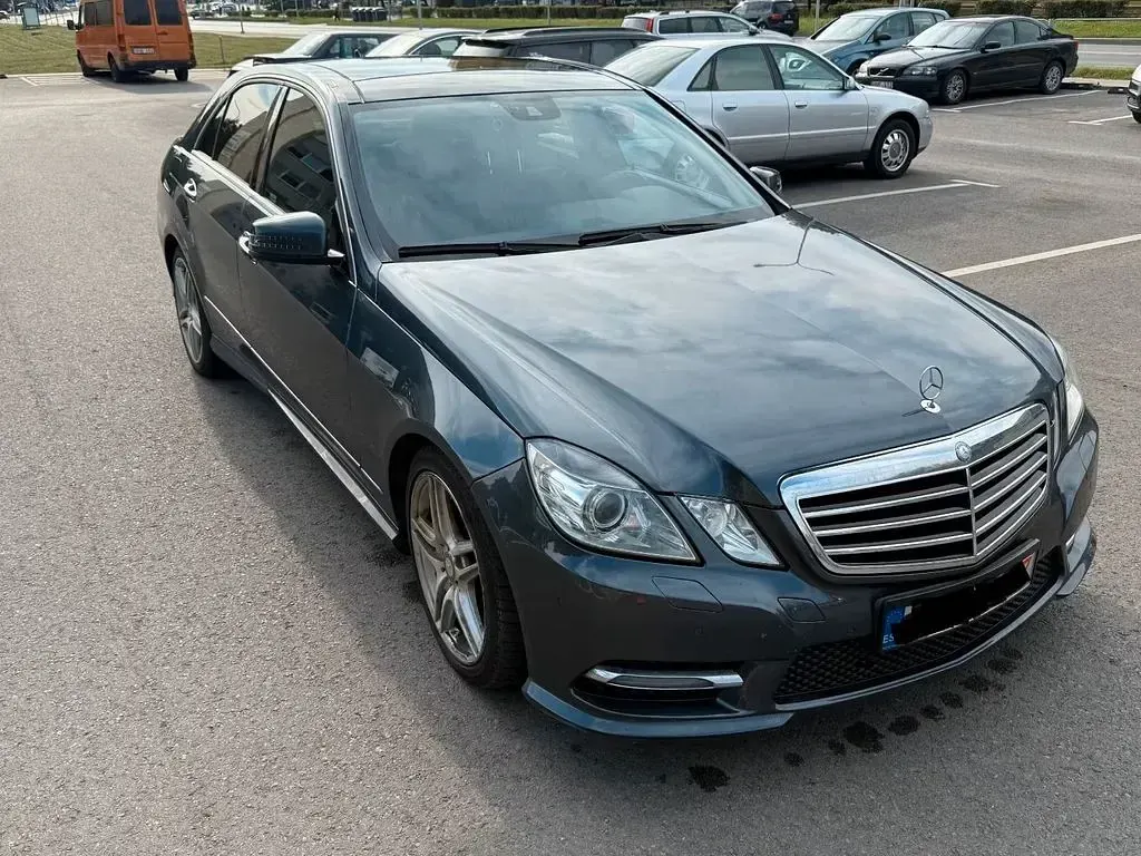 Gebraucht Mercedes E500 Avantgarde 408 PS (300 kW) 2013 Grau Limousine