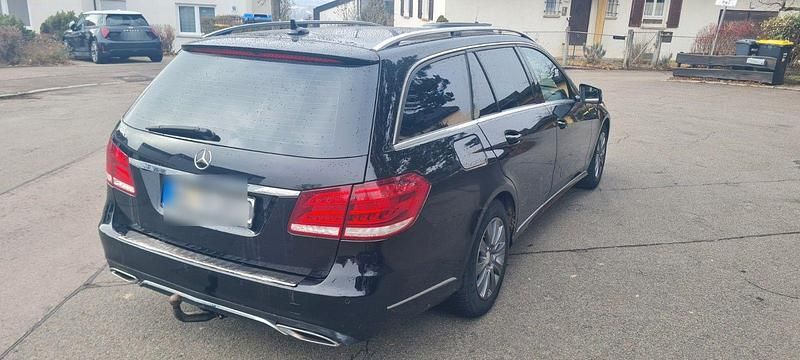 Gebraucht Mercedes E220 Avantgarde 170 PS (125 kW) 2013 Schwarz Kombi