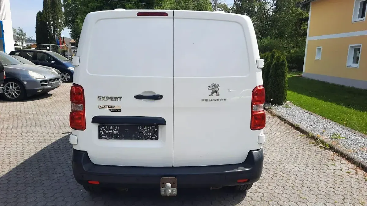 Gebraucht Peugeot Expert Premium 122 PS (89 kW) 2020 Weiß Van