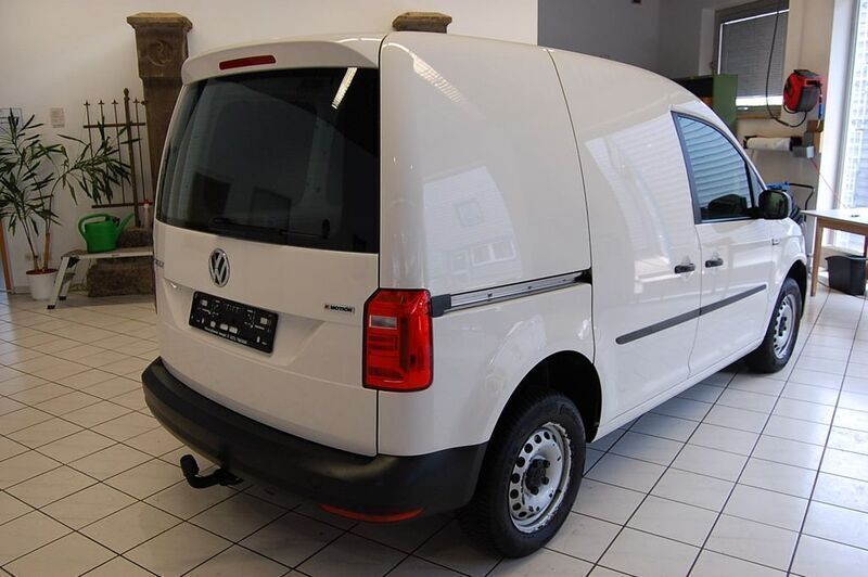 Candyweiß Gebraucht 2019 VW Caddy Van / Kleinbus | 22.850 € (Teuer) - Bild 1/4