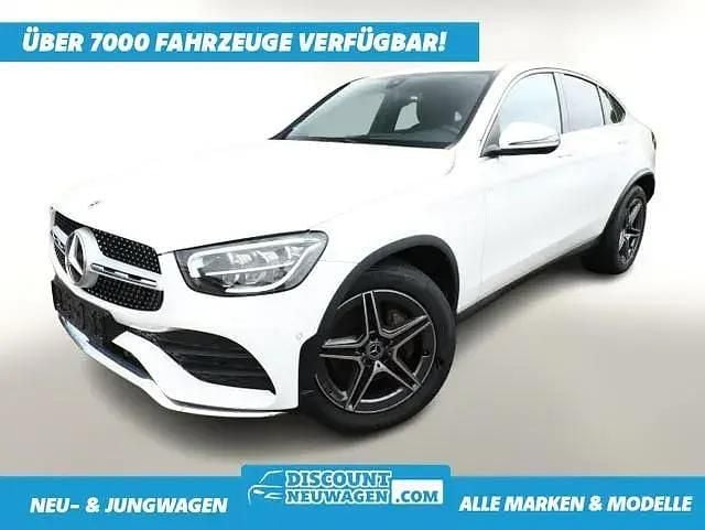 Polarweiß Gebraucht 2022 Mercedes 200 AMG line Coupé | 44.097 € (Fairer Preis) - Bild 1/4
