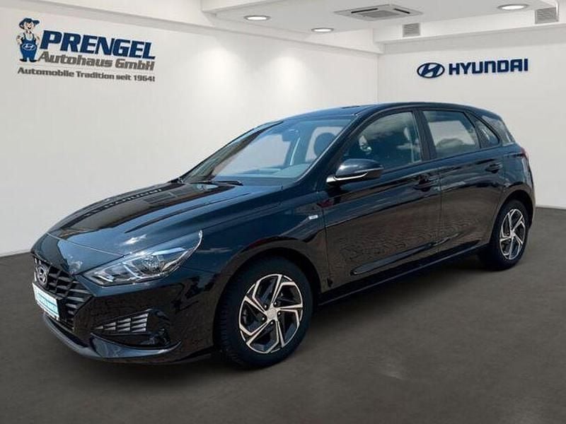Schwarz Gebraucht 2022 Hyundai i30 Select Limousine | 16.890 € (Fairer Preis) - Bild 1/4