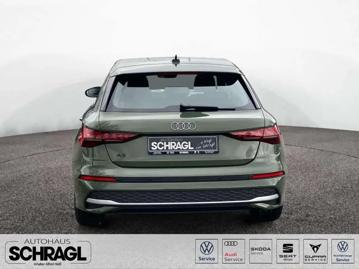 Nowe Audi A3 Ambiente 150 KM (110 kW) 2026 Zielony Sedan/Limuzyna