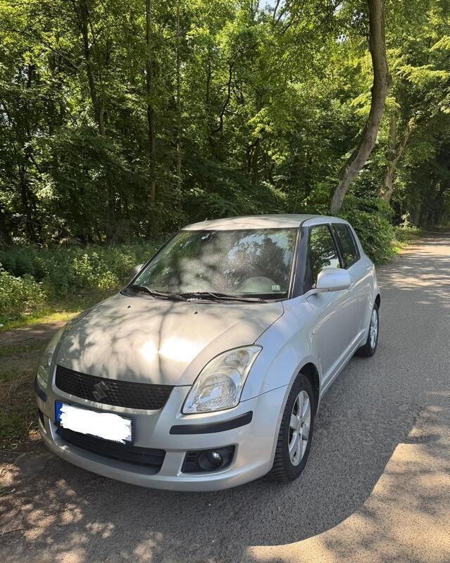 Silber Gebraucht 2010 Suzuki Swift Kleinwagen | 2.450 € (Fairer Preis) - Bild 1/4