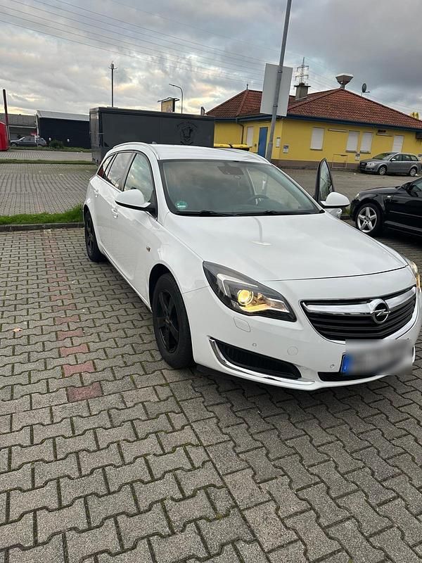 Weiß Gebraucht 2016 Opel Insignia Sport Kombi | 9.500 € (Teuer) - Bild 1/4