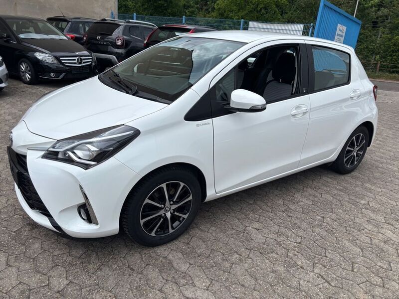 Weiß Gebraucht 2018 Toyota Yaris Team Limousine | 12.500 € (Fairer Preis) - Bild 1/4