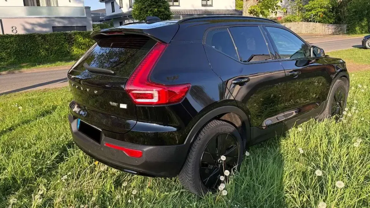 Gebraucht Volvo EX40 Plus 185 kW (252 PS) 2023 Schwarz SUV
