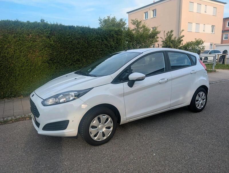 Weiß Gebraucht 2014 Ford Fiesta Trend Kleinwagen | 3.500 € (Guter Preis) - Bild 1/4