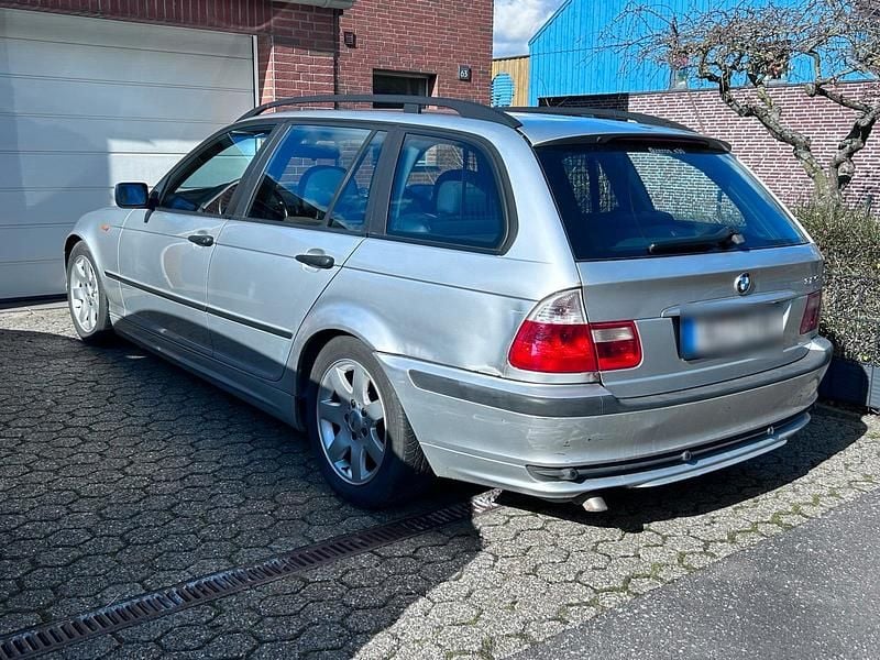 Gebraucht BMW 320 150 PS (110 kW) 2004 Silber Kombi