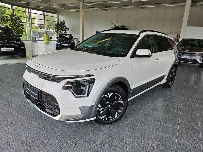 Snow white pearl Gebraucht 2024 Kia e-Niro Inspiration SUV | 46.950 € - Bild 1/4