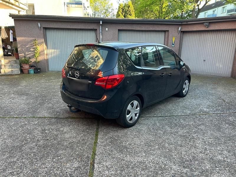 Second-hand Opel Meriva 140 CP (102 kW) 2013 Negru Monovolum