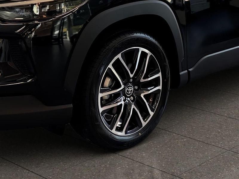 Neu Toyota Corolla Cross Team 179 PS (131 kW) 2025 Black mica / ink SUV