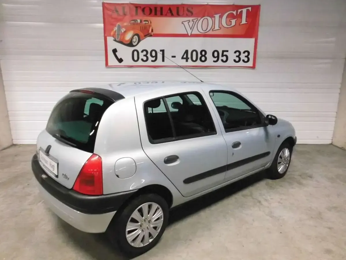 Gebraucht Renault Clio II 75 PS (55 kW) 2000 Silber Limousine