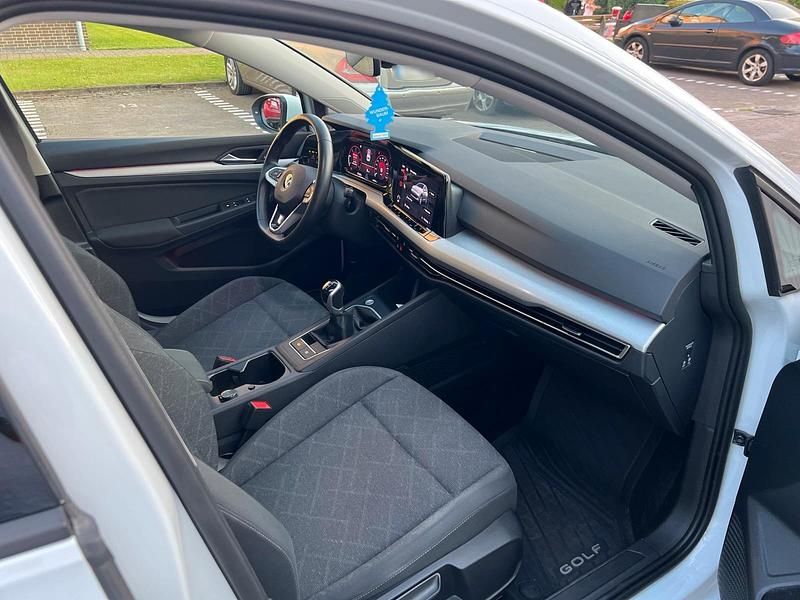 Gebraucht VW Golf VII 116 PS (85 kW) 2021 Weiß Kleinwagen