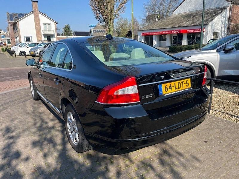 Gebraucht Volvo S80 145 PS (106 kW) 2010 Schwarz Limousine