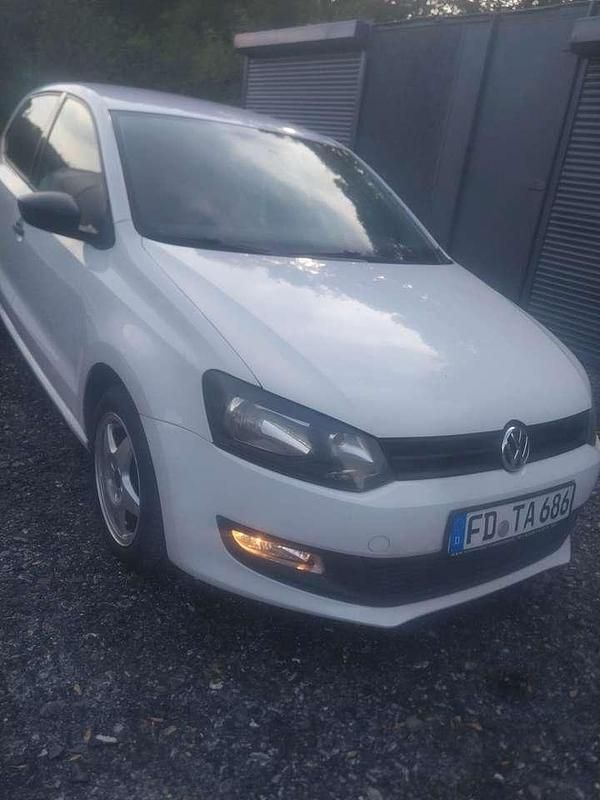Second-hand VW Polo Comfortline 105 CP (77 kW) 2011 Alb Berlinǎ