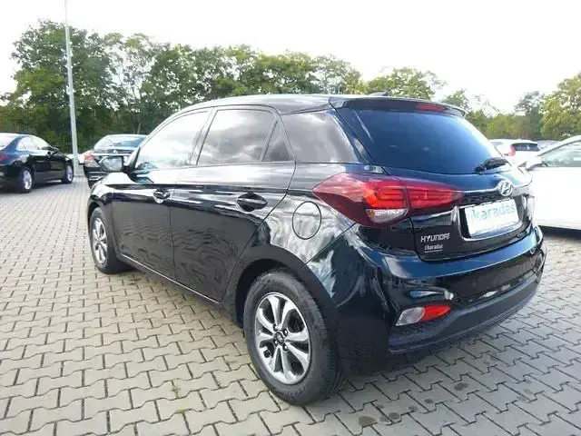 Gebraucht Hyundai i20 YES! 101 PS (74 kW) 2020 Schwarz Limousine
