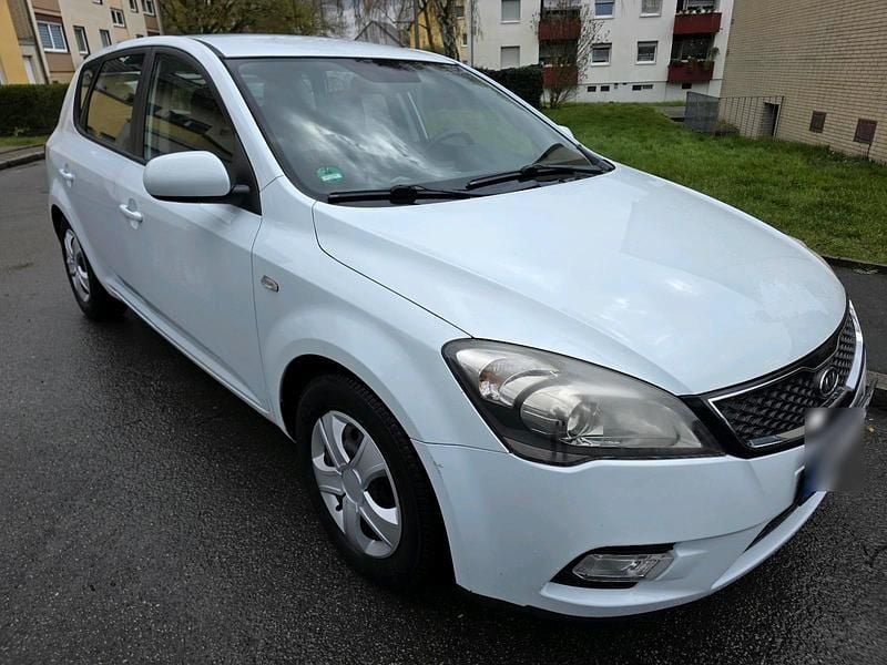 Second-hand Kia Ceed 90 CP (66 kW) 2011 Alb Hatchback