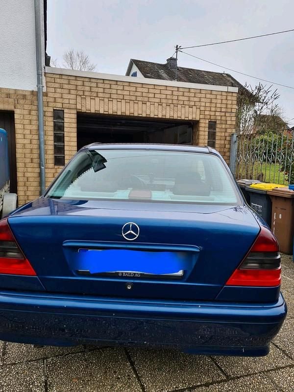 Gebraucht Mercedes C180 122 PS (89 kW) 2000 Blau Limousine