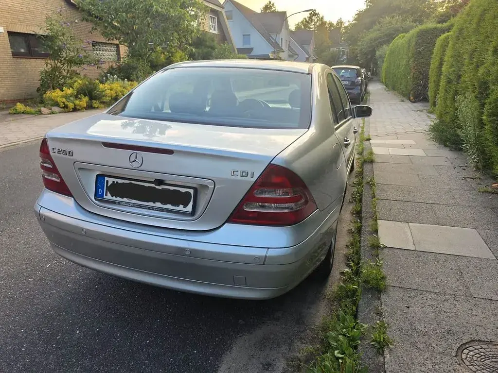 Gebraucht Mercedes C200 Classic 122 PS (89 kW) 2003 Silber Limousine