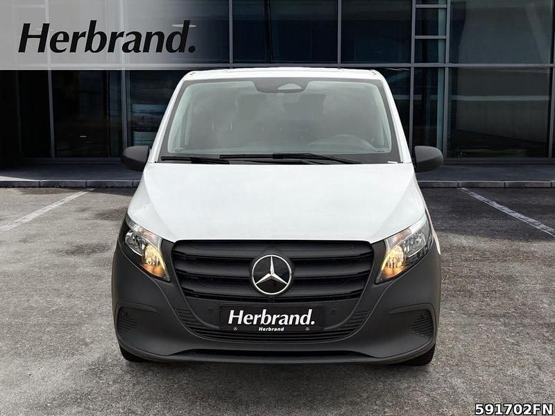 Second-hand Mercedes Vito 163 CP (119 kW) 2024 Alb Van