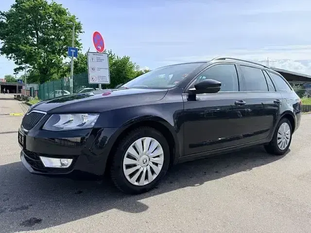 Gebraucht Skoda Octavia Ambition 110 PS (80 kW) 2016 Cerna magic/black magic Kombi