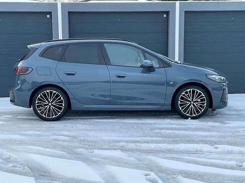 Gebraucht BMW 220 Active Tourer M Sport 170 PS (125 kW) 2025 Grau Van / Kleinbus