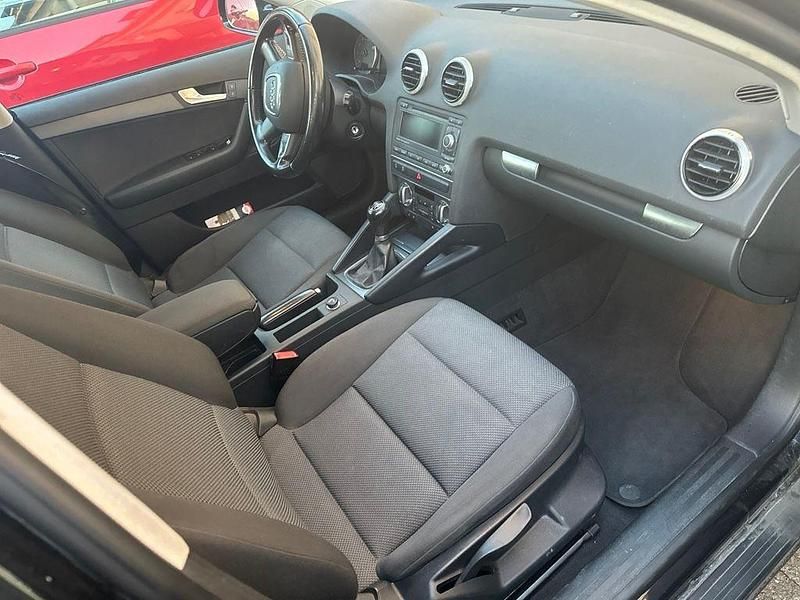 Second-hand Audi A3 Attraction 125 CP (91 kW) 2011 Negru Hatchback