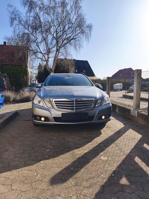 Gebraucht Mercedes E200 136 PS (100 kW) 2010 Grau Kombi