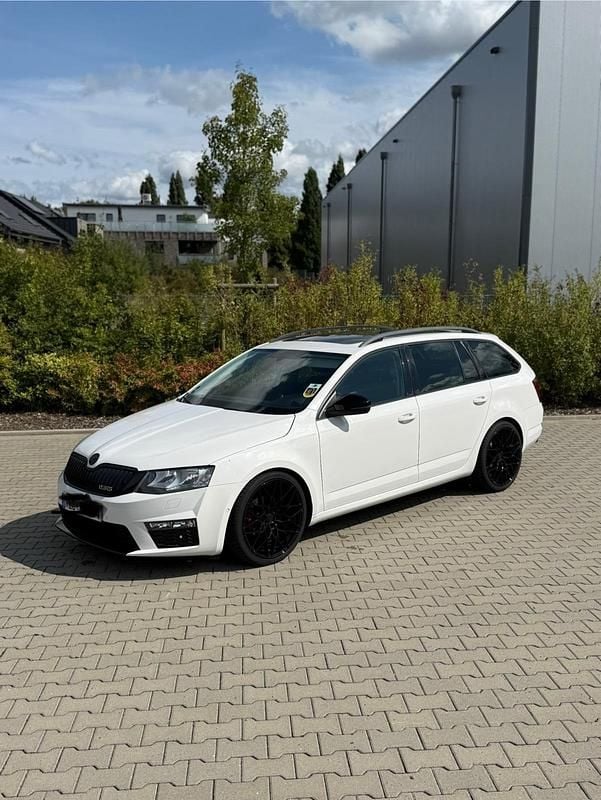Weiß Gebraucht 2014 Skoda Octavia vRS Kombi | 7.999 € (Guter Preis) - Bild 1/4