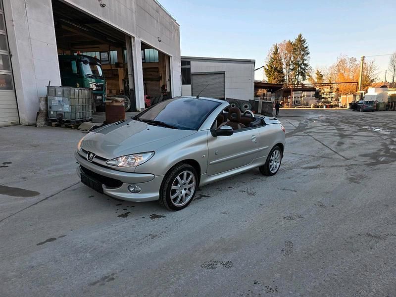 Gebraucht Peugeot 206 CC Roland Garros 110 PS (80 kW) 2005 Grau Cabrio