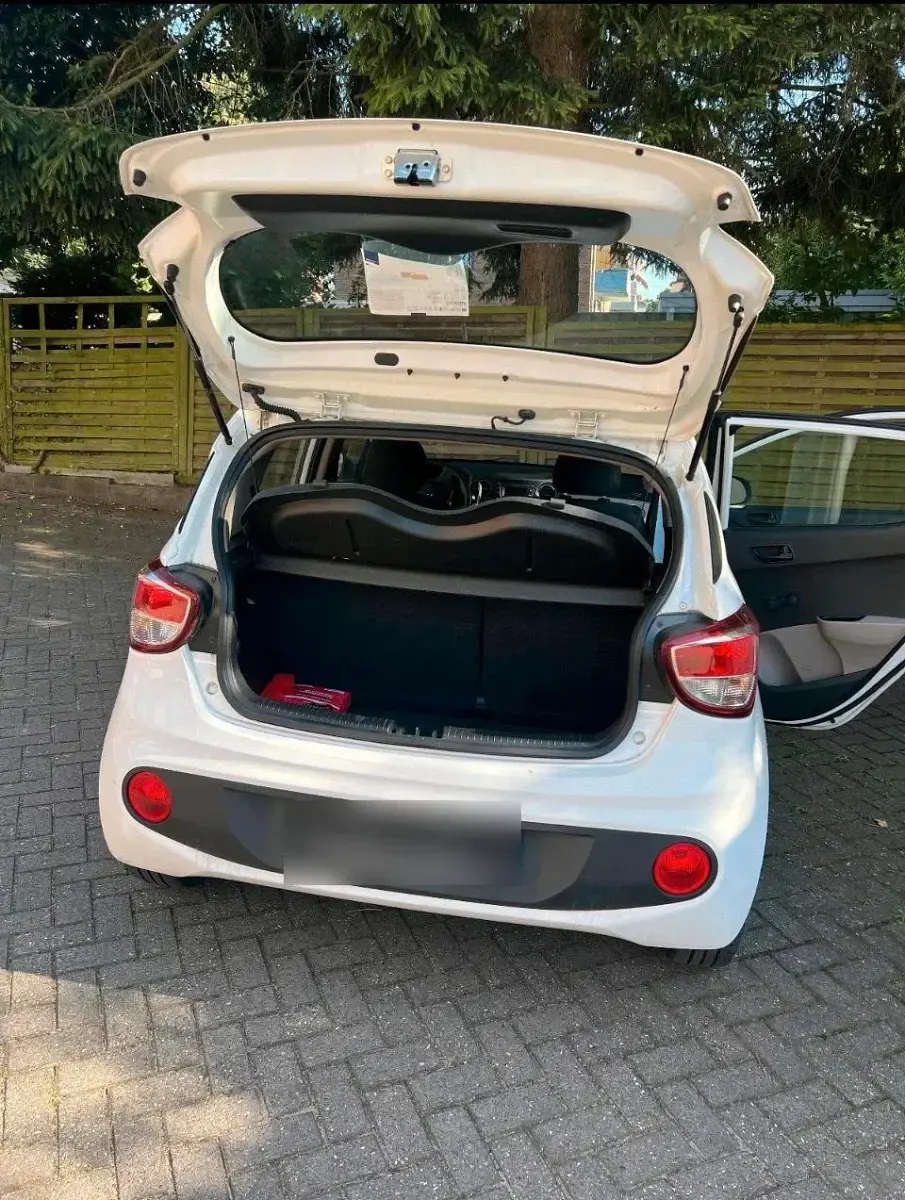 Gebraucht Hyundai i10 67 PS (49 kW) 2018 Weiß Kleinwagen