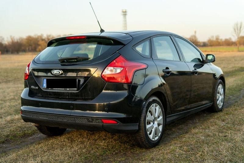 Gebraucht Ford Focus Trend 116 PS (85 kW) 2011 Schwarz Limousine