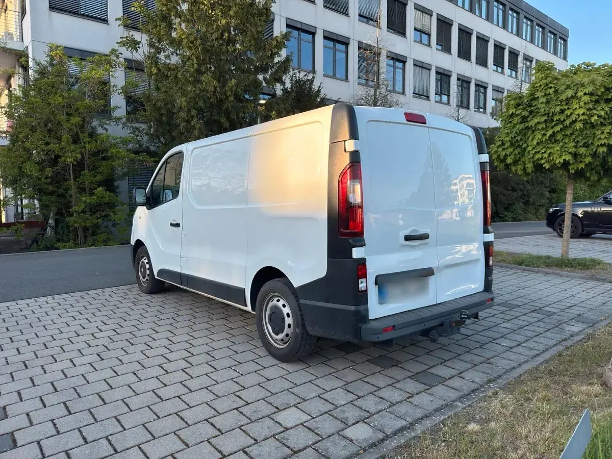 Gebraucht Renault Trafic 120 PS (88 kW) 2018 Weiß Van / Kleinbus