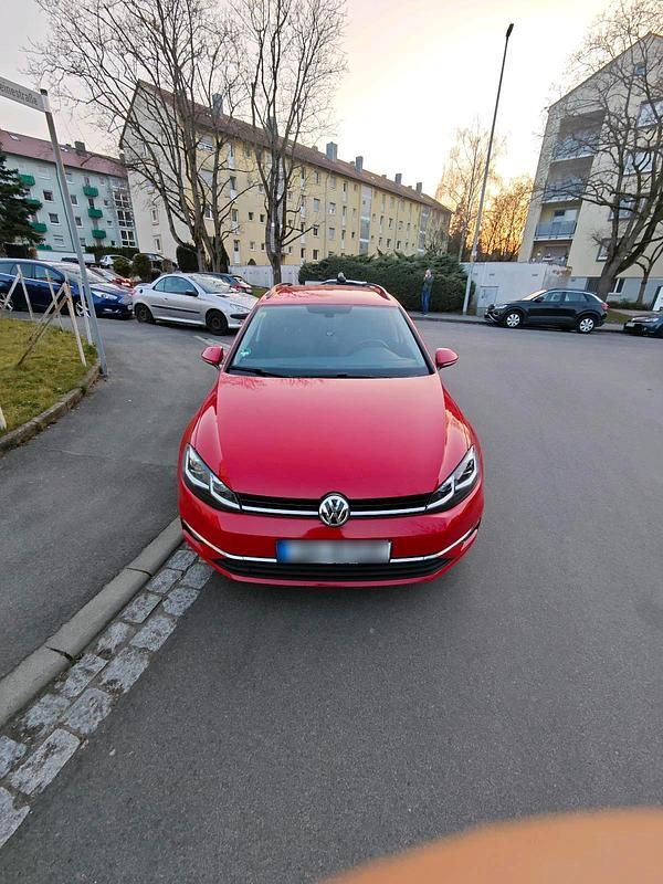 Gebraucht VW Golf VII 116 PS (85 kW) 2019 Rot Kombi