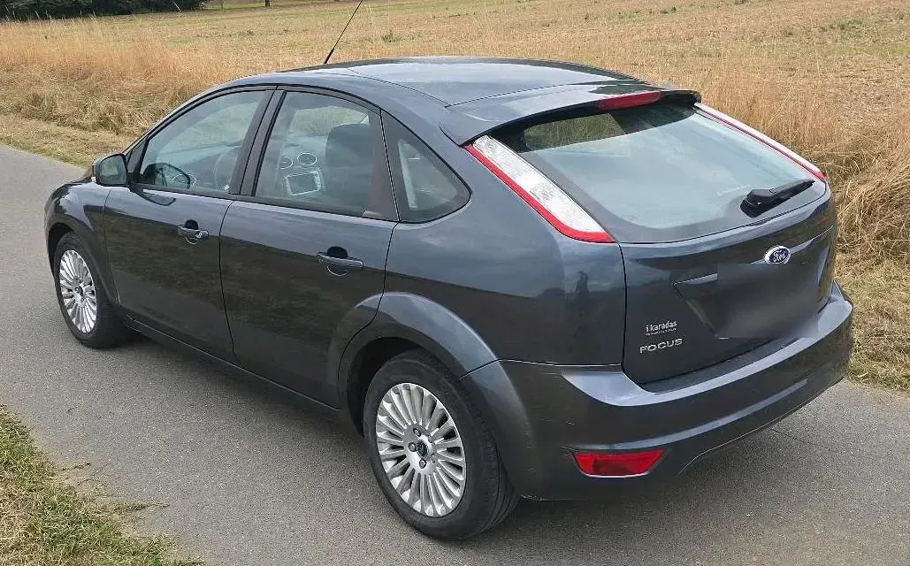 Gebraucht Ford Focus 115 PS (84 kW) 2010 Grau Limousine