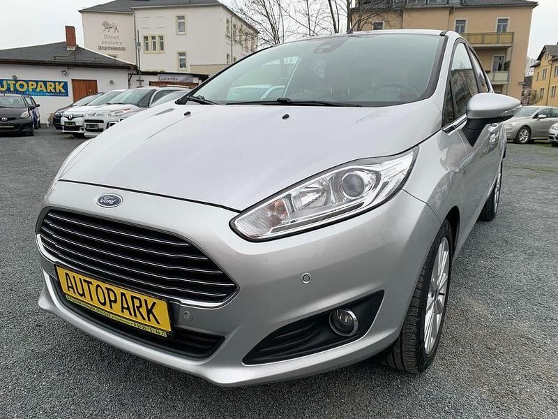 Gebraucht Ford Fiesta Titanium 101 PS (74 kW) 2016 Silber Limousine