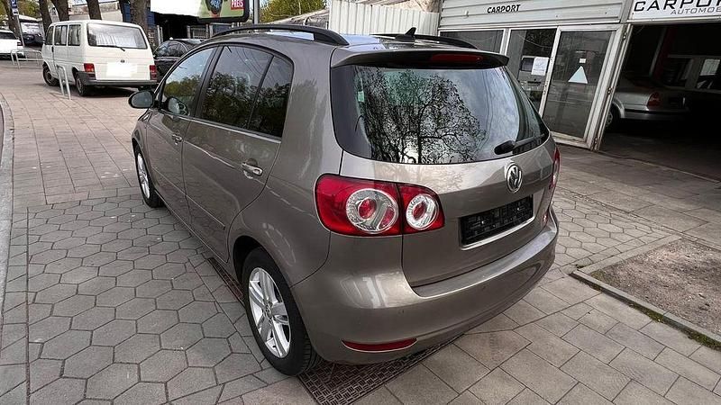 Gebraucht VW Golf VII Match 105 PS (77 kW) 2012 Braun Limousine