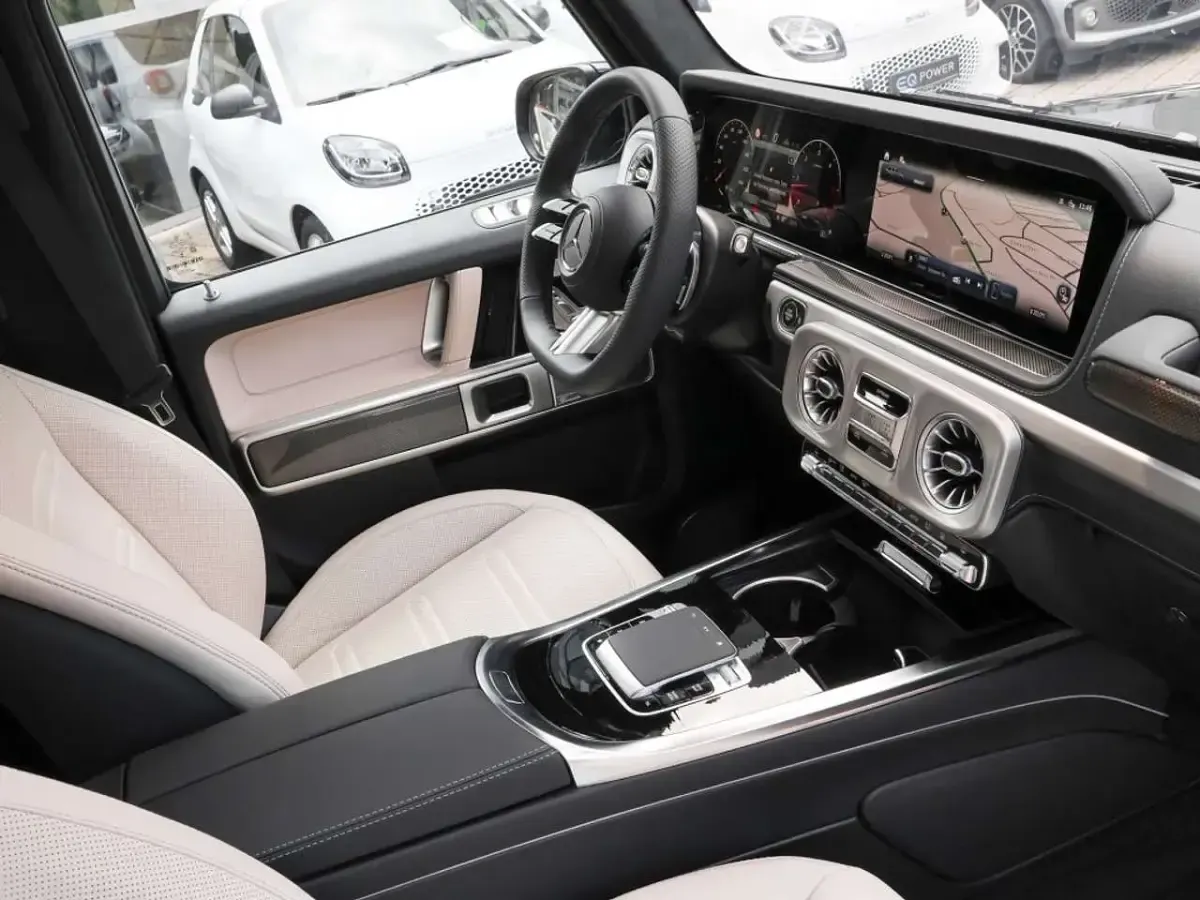 Neu Mercedes G450 AMG 367 PS (269 kW) 2025 Grün SUV