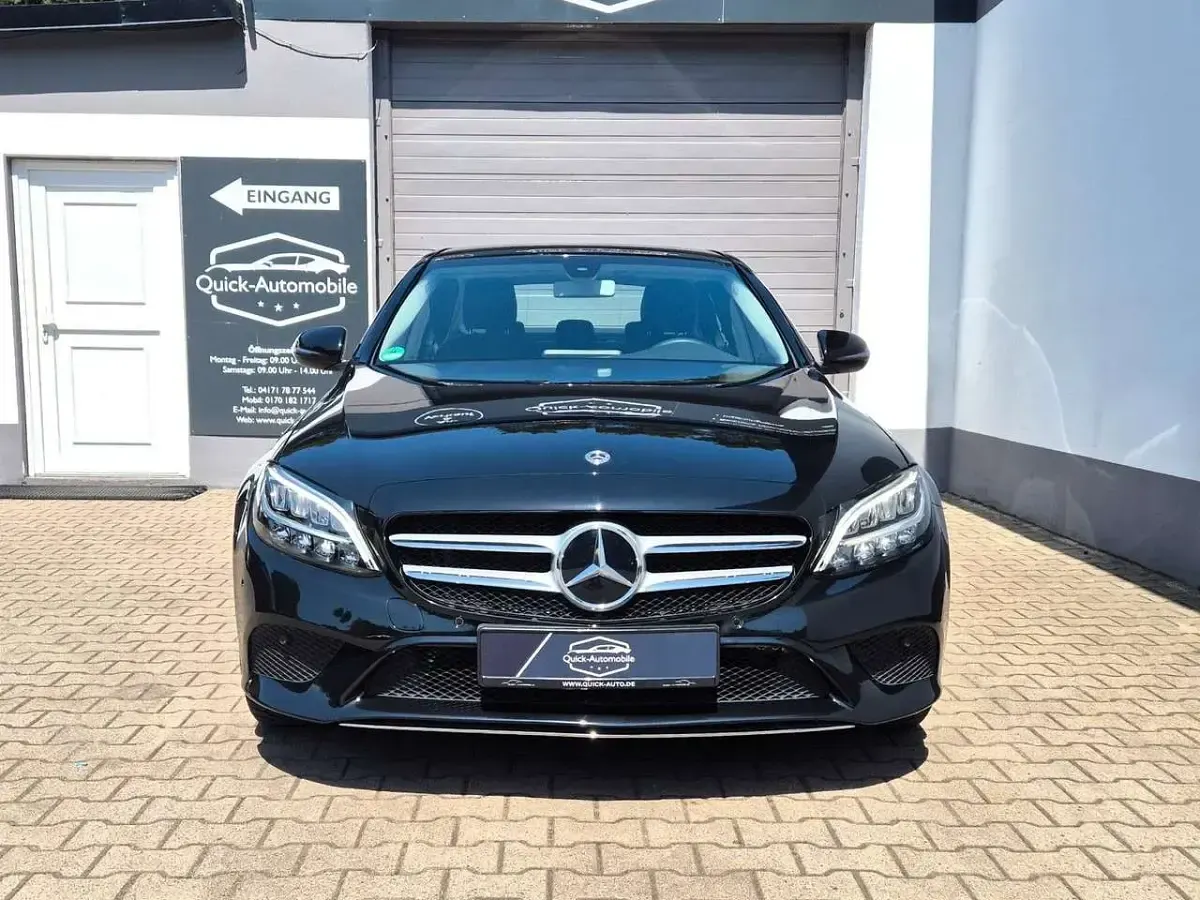 Gebraucht Mercedes C220 Avantgarde 194 PS (142 kW) 2019 Obsidianschwarz Limousine