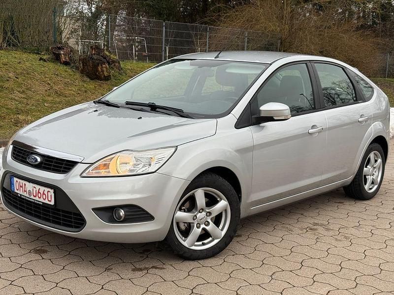 Używany Ford Focus Style 101 KM (74 kW) 2011 Srebrny Sedan/Limuzyna