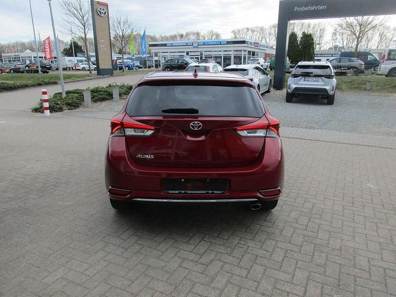 Gebraucht Toyota Auris Team 116 PS (85 kW) 2018 Rot Kleinwagen