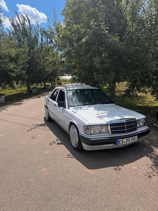 Weiß Gebraucht 1991 Mercedes 190 Limousine | 4.999 € - Bild 1/4