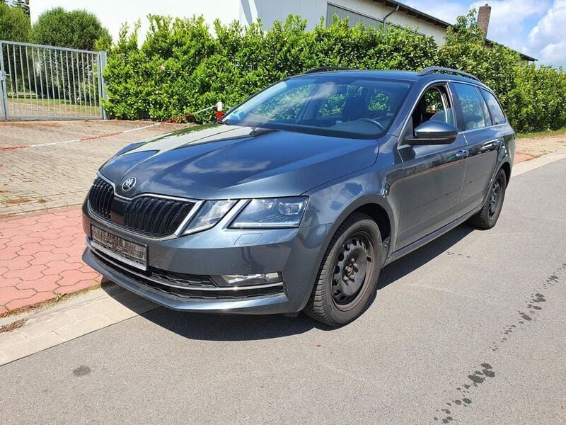 Grau Gebraucht 2019 Skoda Octavia Style Kombi | 11.600 € (Guter Preis) - Bild 1/4